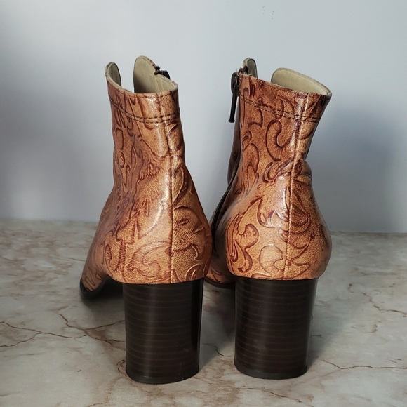 Peter Kiser Stylish Embossed Tan Ankle Booties 9.5 - Picture 3 of 7